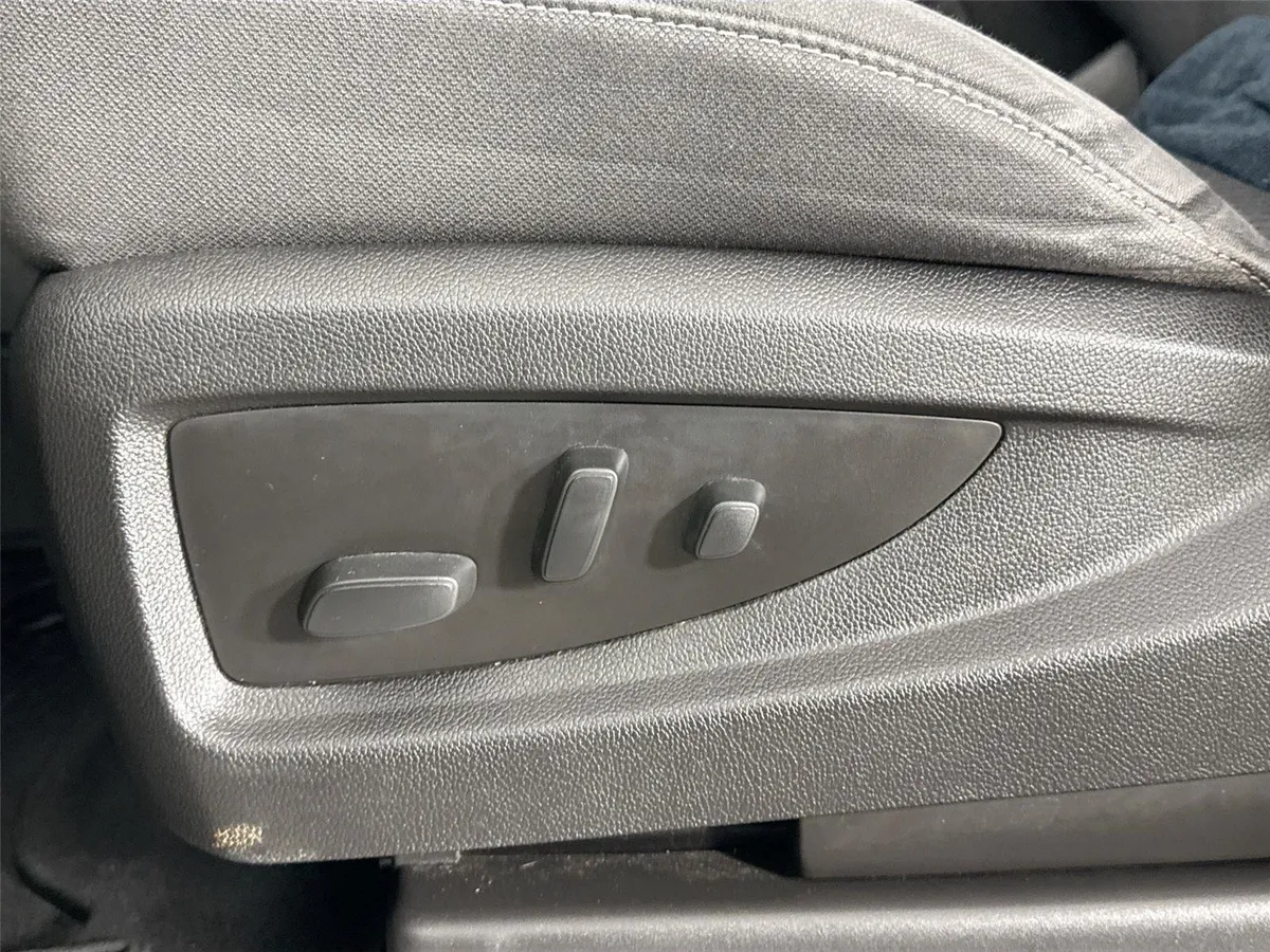 2017 Chevrolet Silverado 1500 LT thumbnail 30