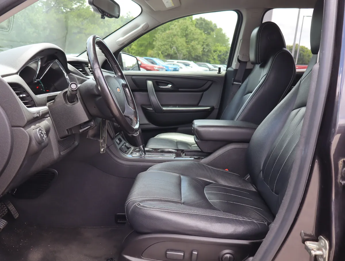 2017 Chevrolet Traverse LT thumbnail 13