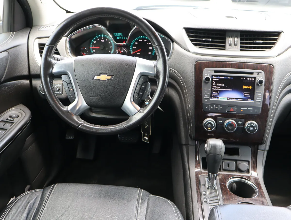 2017 Chevrolet Traverse LT thumbnail 14