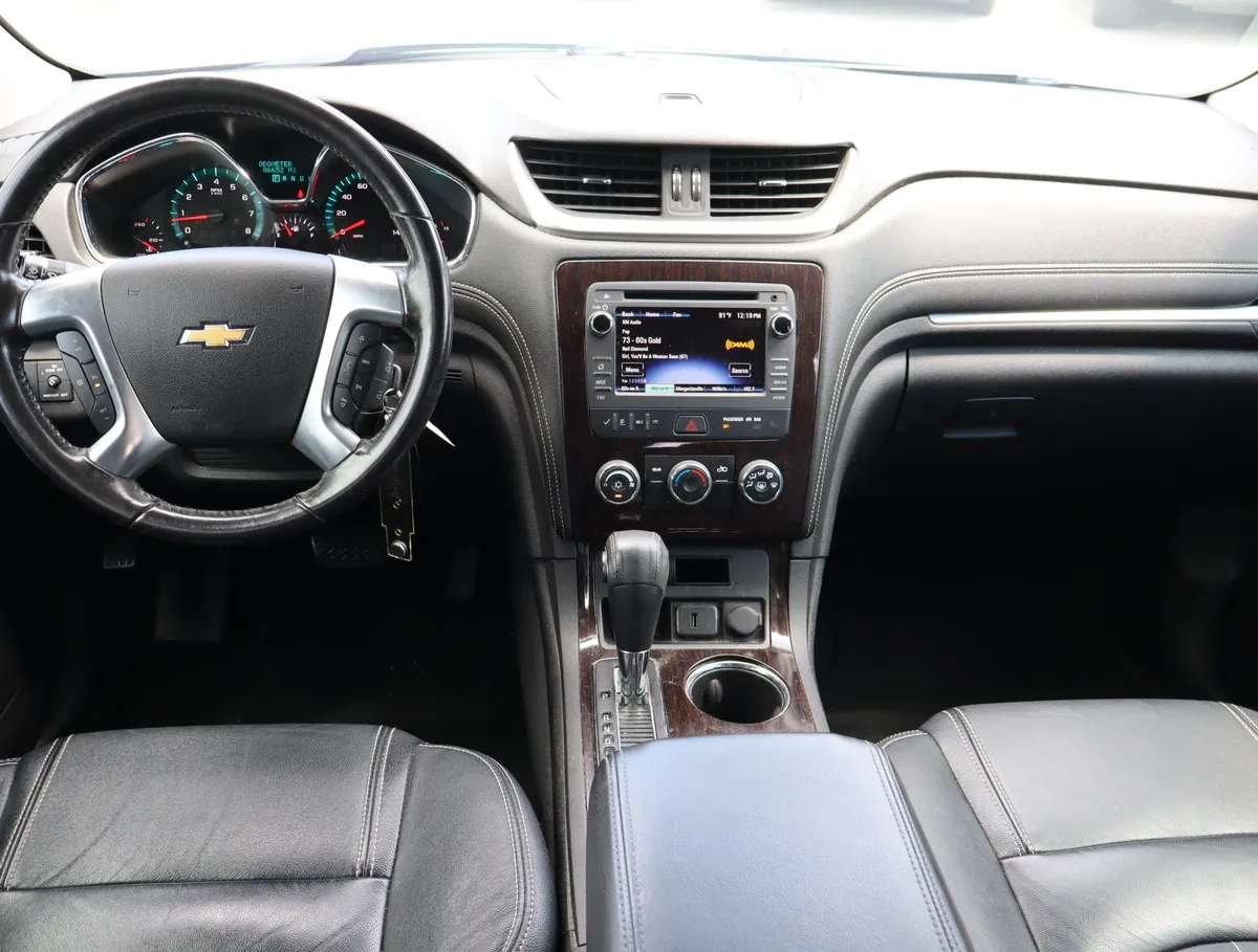 2017 Chevrolet Traverse LT thumbnail 15