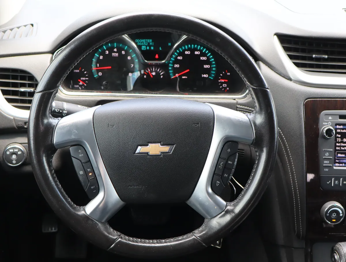 2017 Chevrolet Traverse LT thumbnail 16