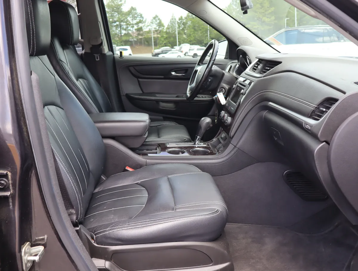 2017 Chevrolet Traverse LT thumbnail 18