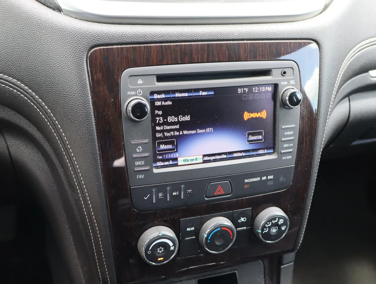 2017 Chevrolet Traverse LT thumbnail 21