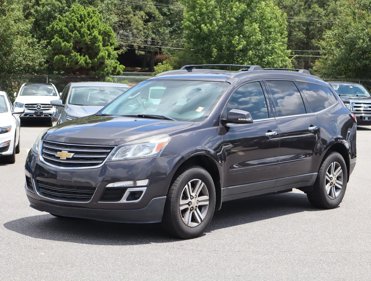 2017 Chevrolet Traverse LT thumbnail 4