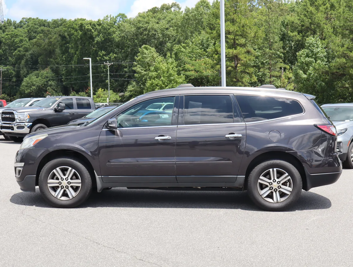 2017 Chevrolet Traverse LT thumbnail 5