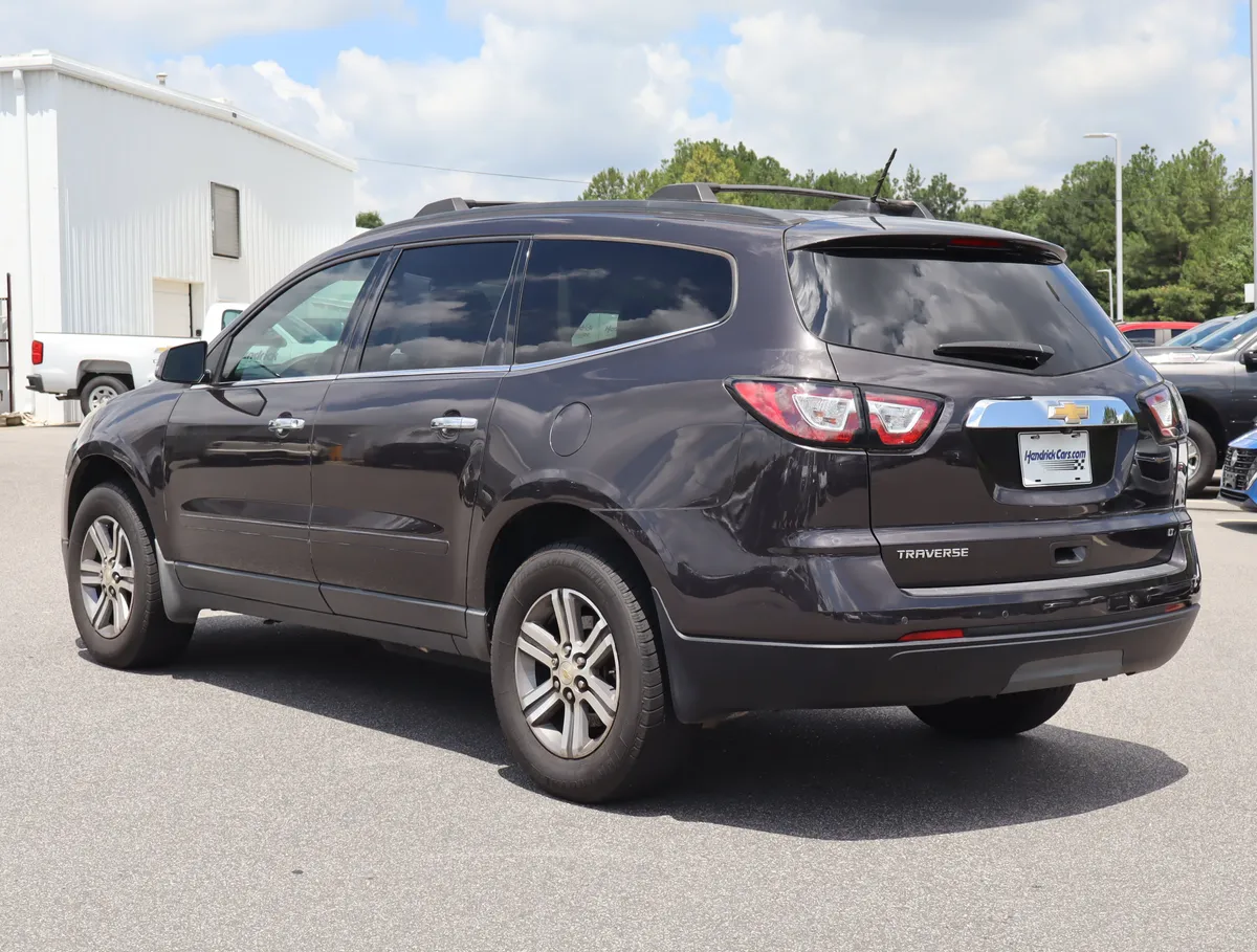 2017 Chevrolet Traverse LT thumbnail 6
