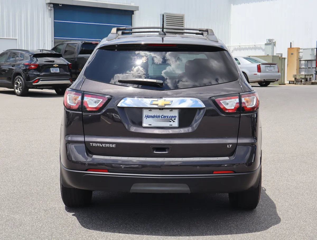 2017 Chevrolet Traverse LT thumbnail 7