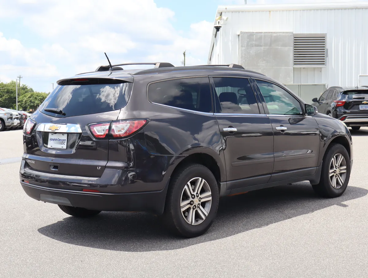 2017 Chevrolet Traverse LT thumbnail 8