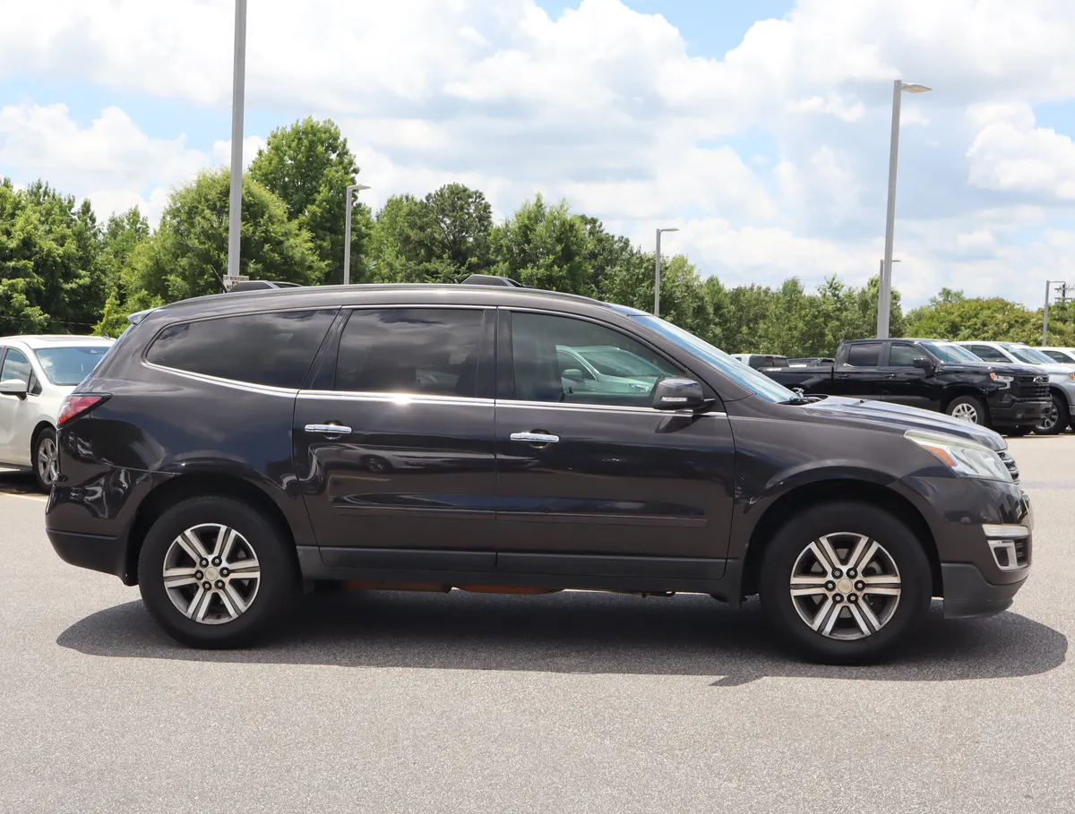 2017 Chevrolet Traverse LT thumbnail 9