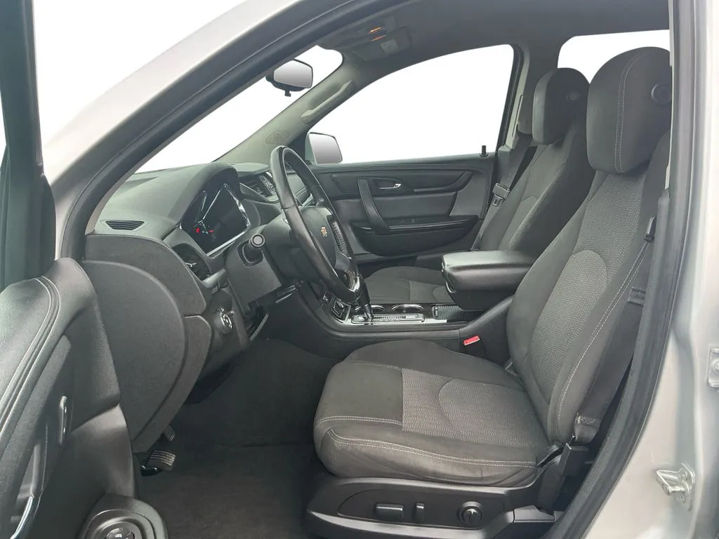2017 Chevrolet Traverse LT thumbnail 14