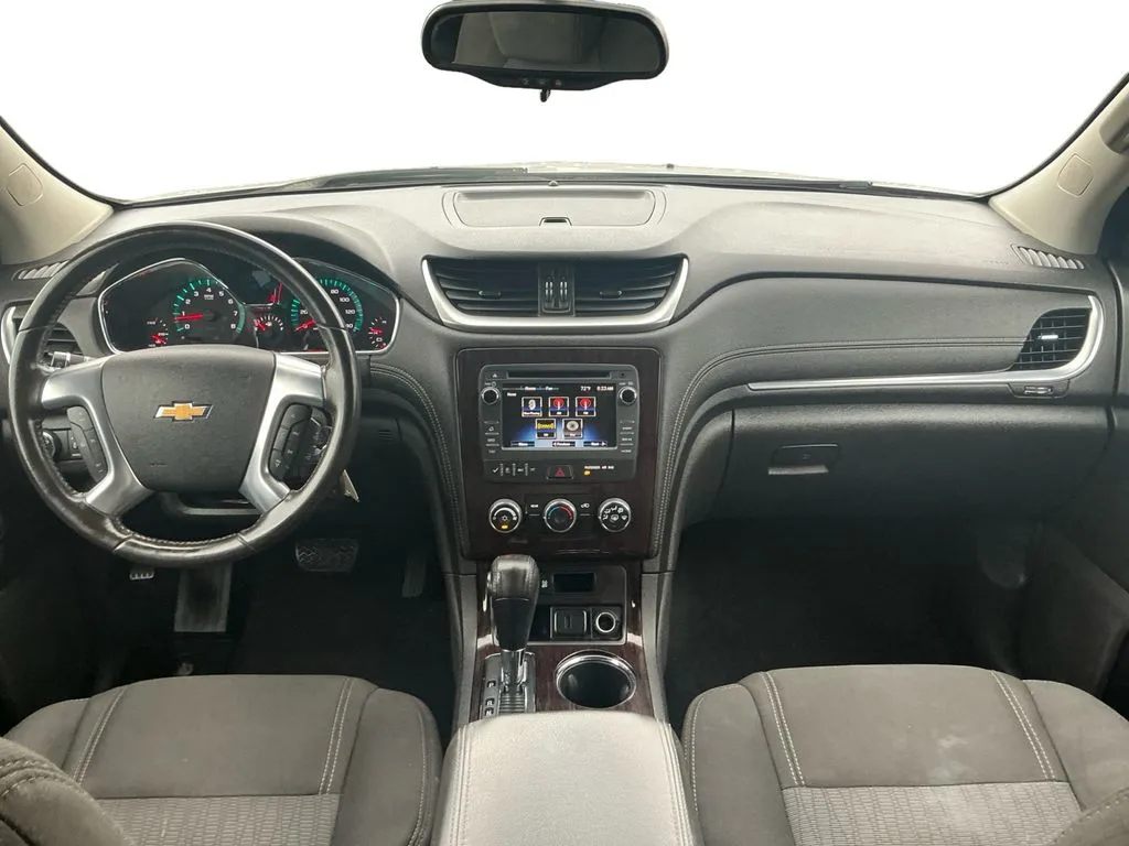 2017 Chevrolet Traverse LT thumbnail 17