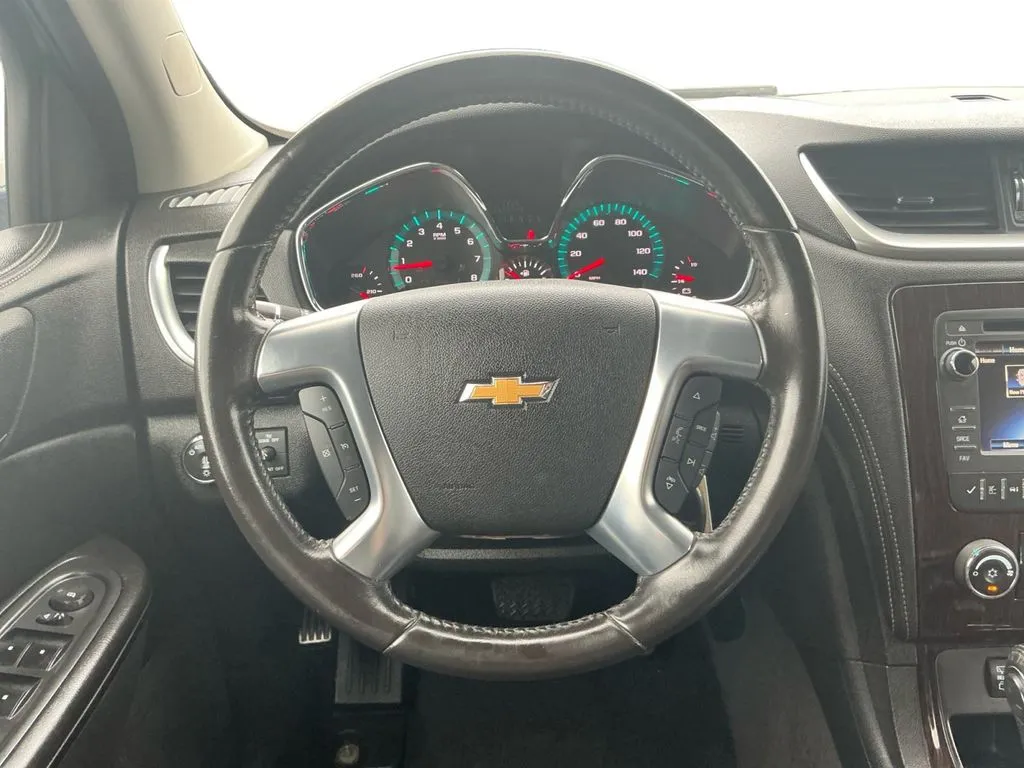 2017 Chevrolet Traverse LT thumbnail 18