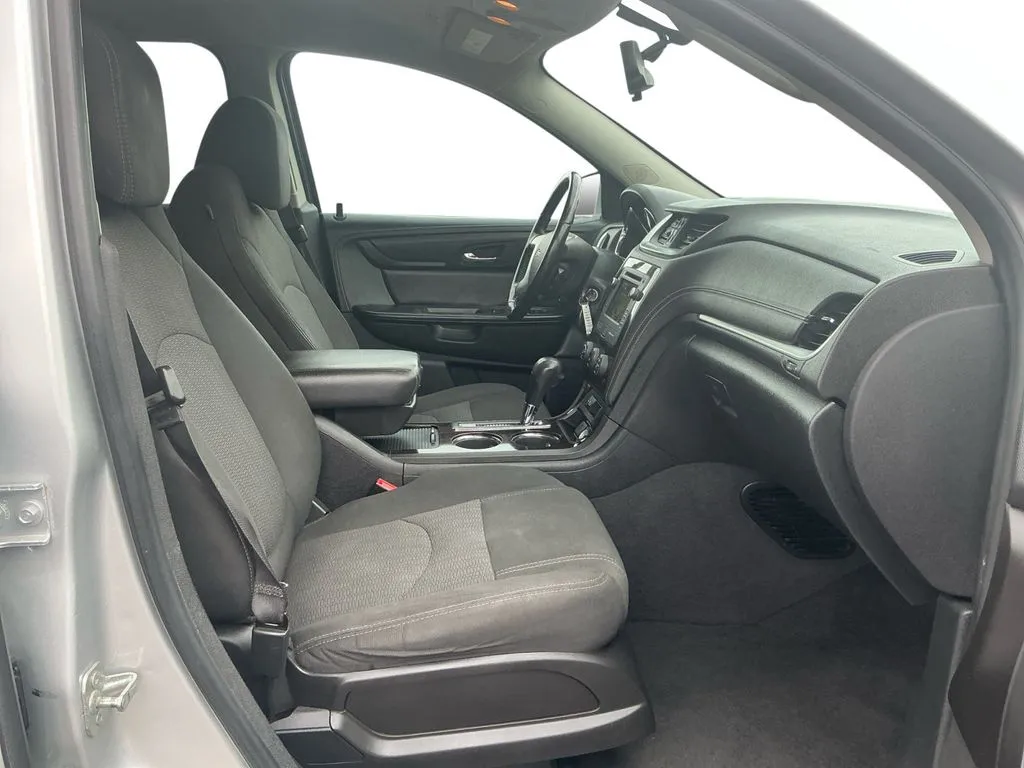 2017 Chevrolet Traverse LT thumbnail 22