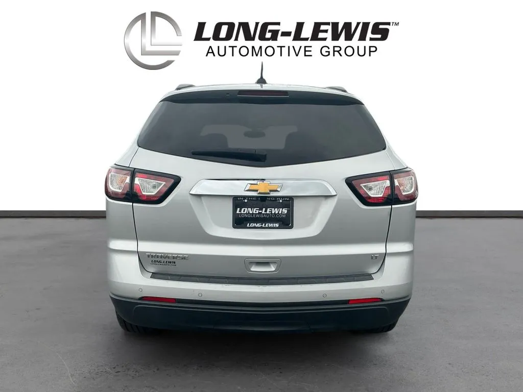 2017 Chevrolet Traverse LT thumbnail 5