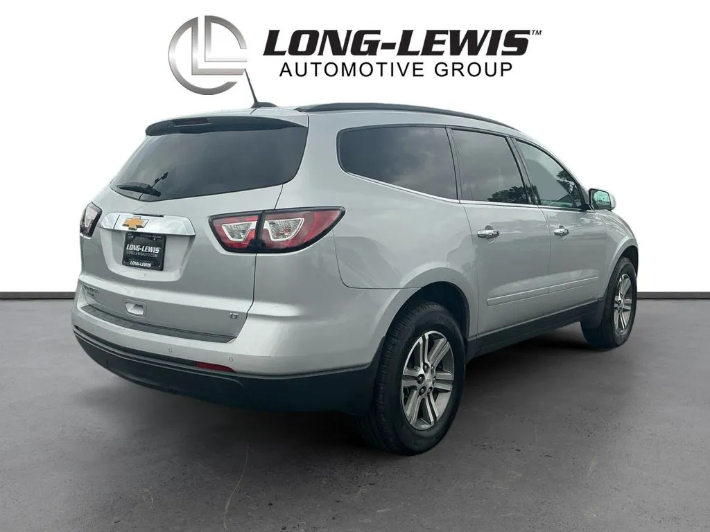 2017 Chevrolet Traverse LT thumbnail 7