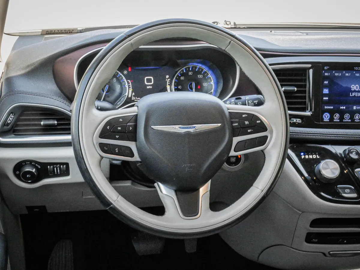 2017 Chrysler Pacifica Limited thumbnail 5