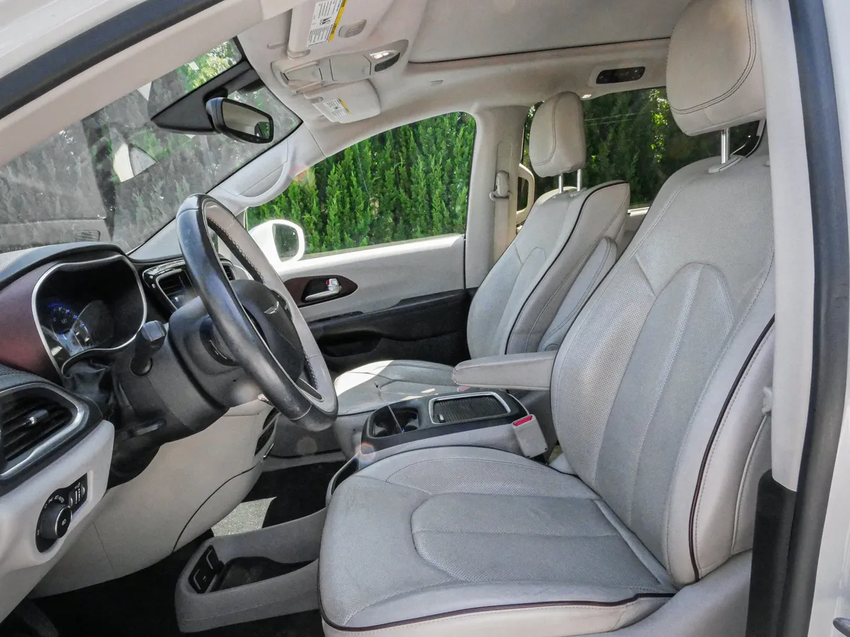 2017 Chrysler Pacifica Limited thumbnail 6