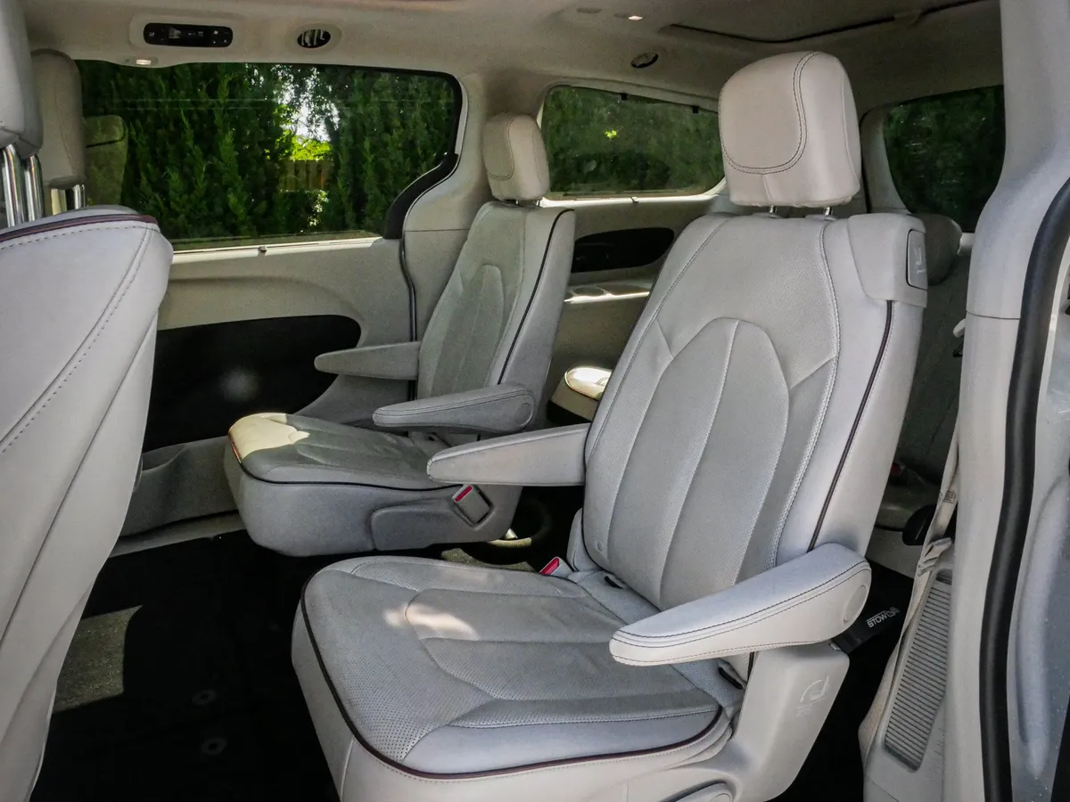2017 Chrysler Pacifica Limited thumbnail 7