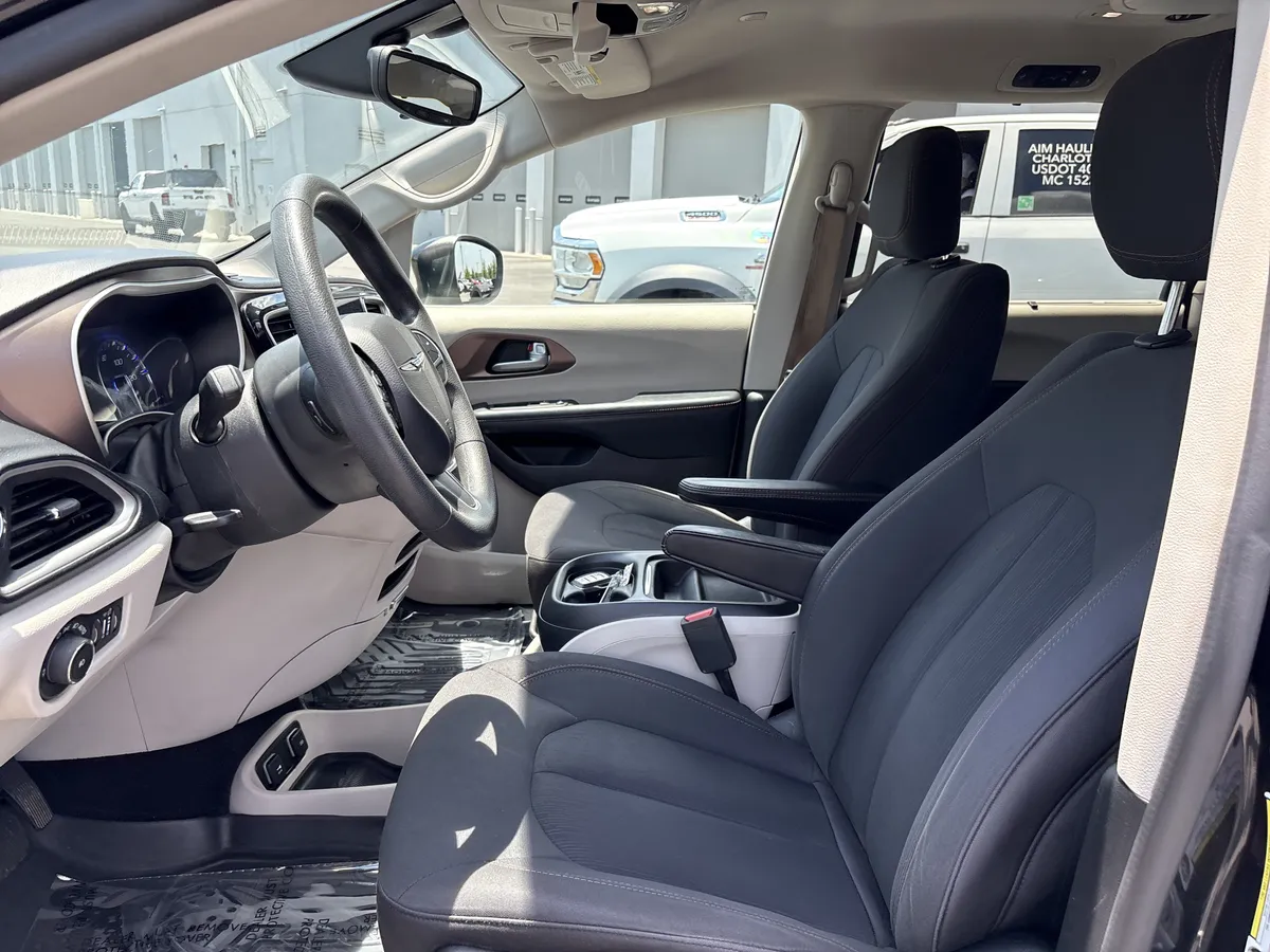 2017 Chrysler Pacifica Touring Plus thumbnail 16