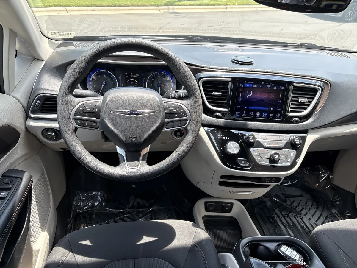 2017 Chrysler Pacifica Touring Plus thumbnail 17