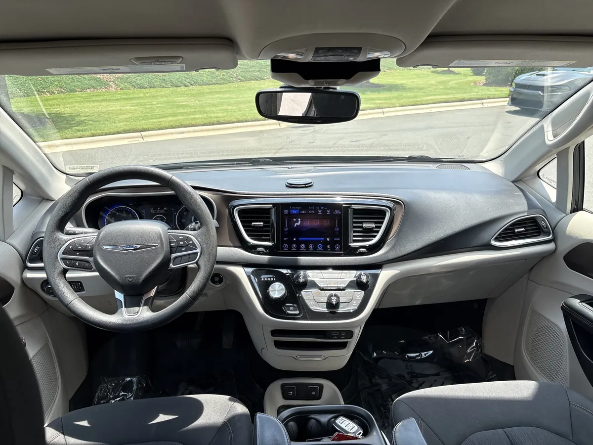2017 Chrysler Pacifica Touring Plus thumbnail 18