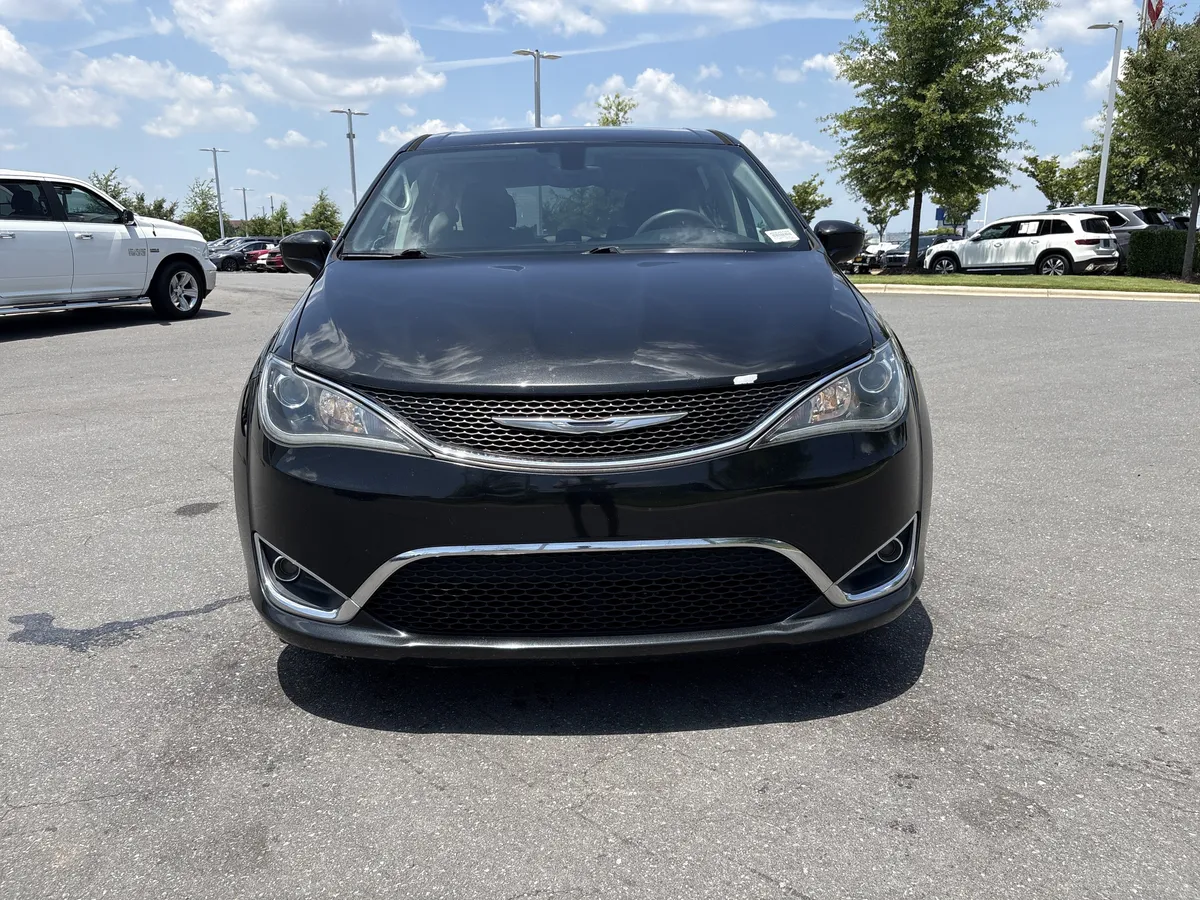 2017 Chrysler Pacifica Touring Plus thumbnail 2