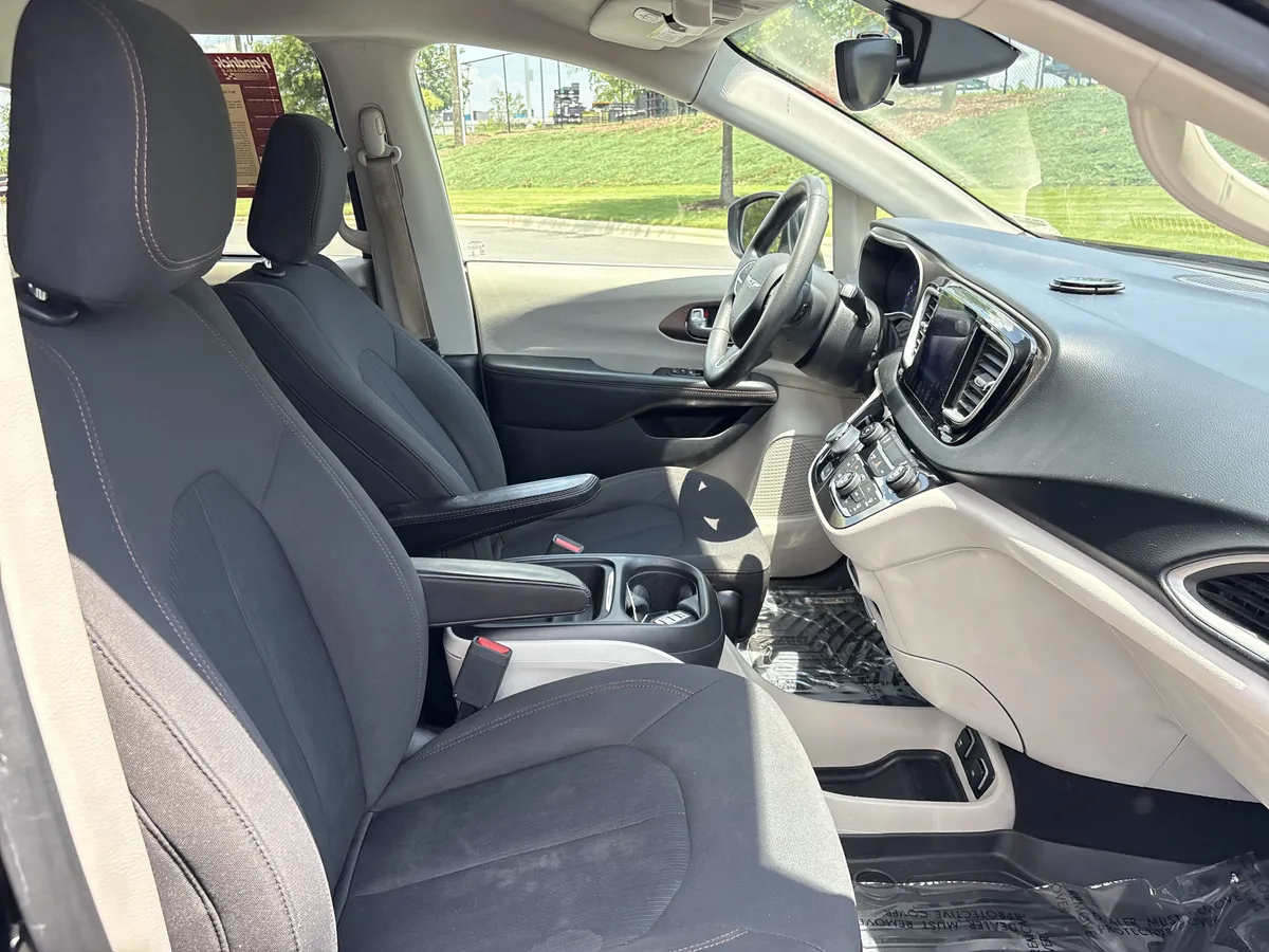 2017 Chrysler Pacifica Touring Plus thumbnail 22