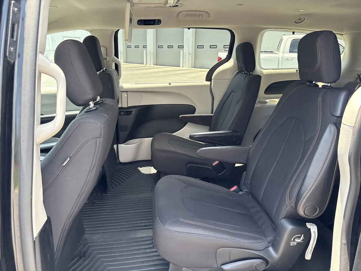 2017 Chrysler Pacifica Touring Plus thumbnail 31