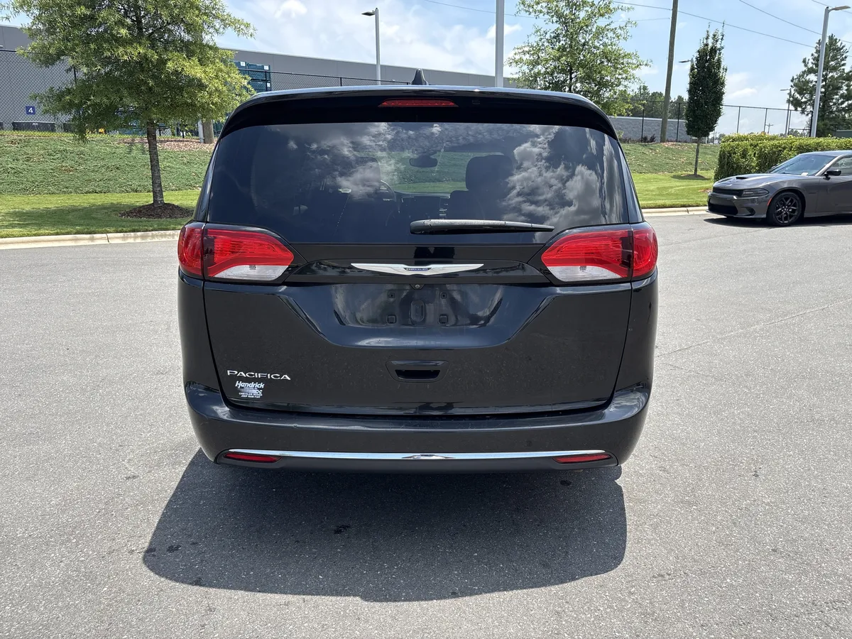 2017 Chrysler Pacifica Touring Plus thumbnail 7
