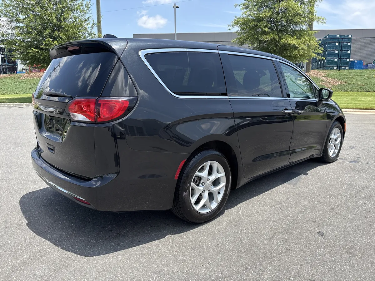 2017 Chrysler Pacifica Touring Plus thumbnail 8
