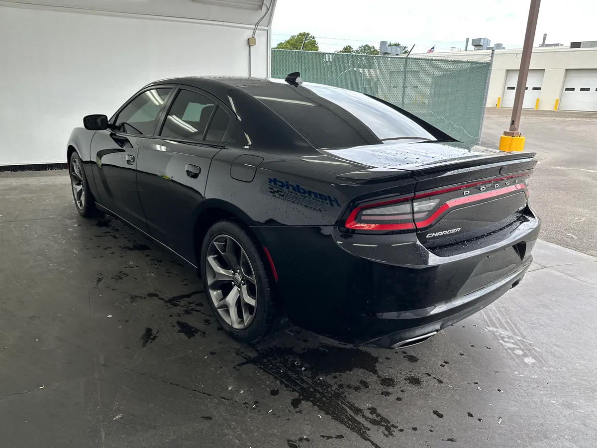 2017 Dodge Charger SXT thumbnail 6