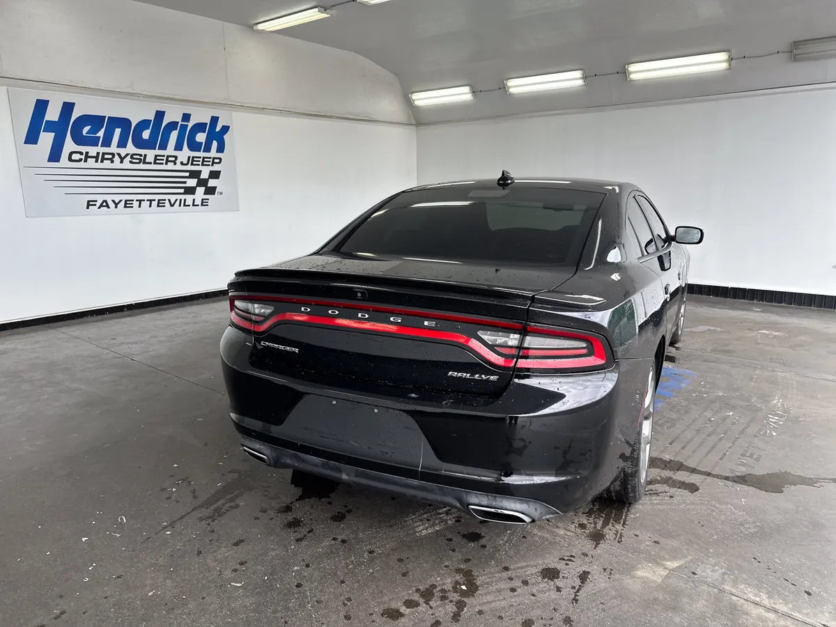 2017 Dodge Charger SXT thumbnail 7