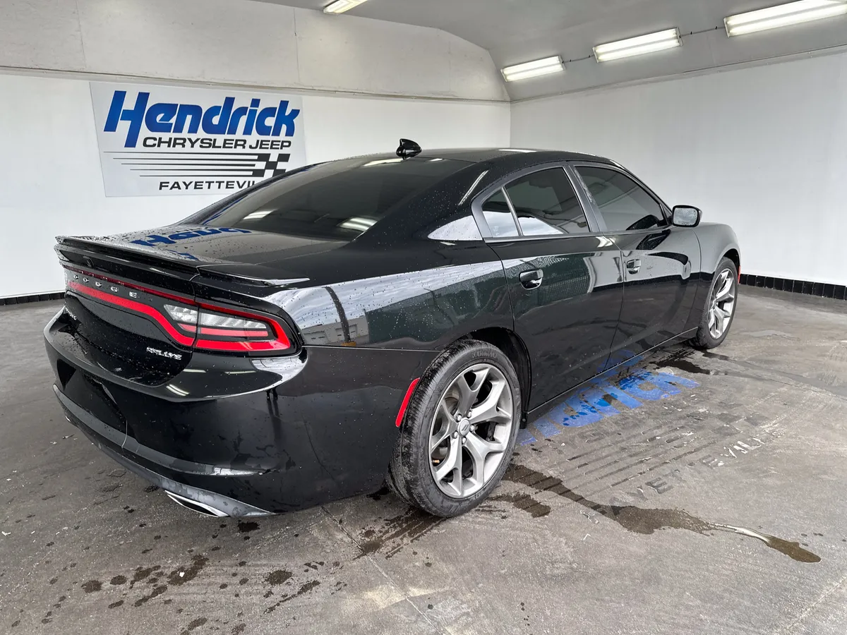 2017 Dodge Charger SXT thumbnail 8
