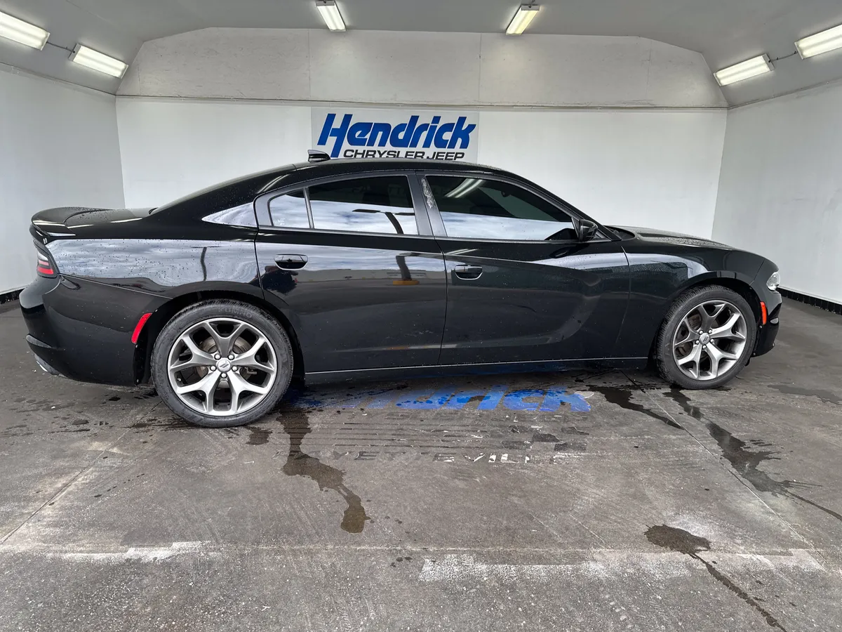 2017 Dodge Charger SXT thumbnail 9