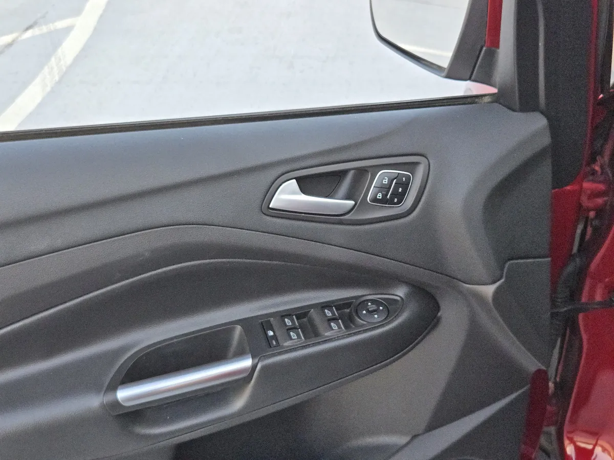 2017 Ford Escape Titanium thumbnail 14