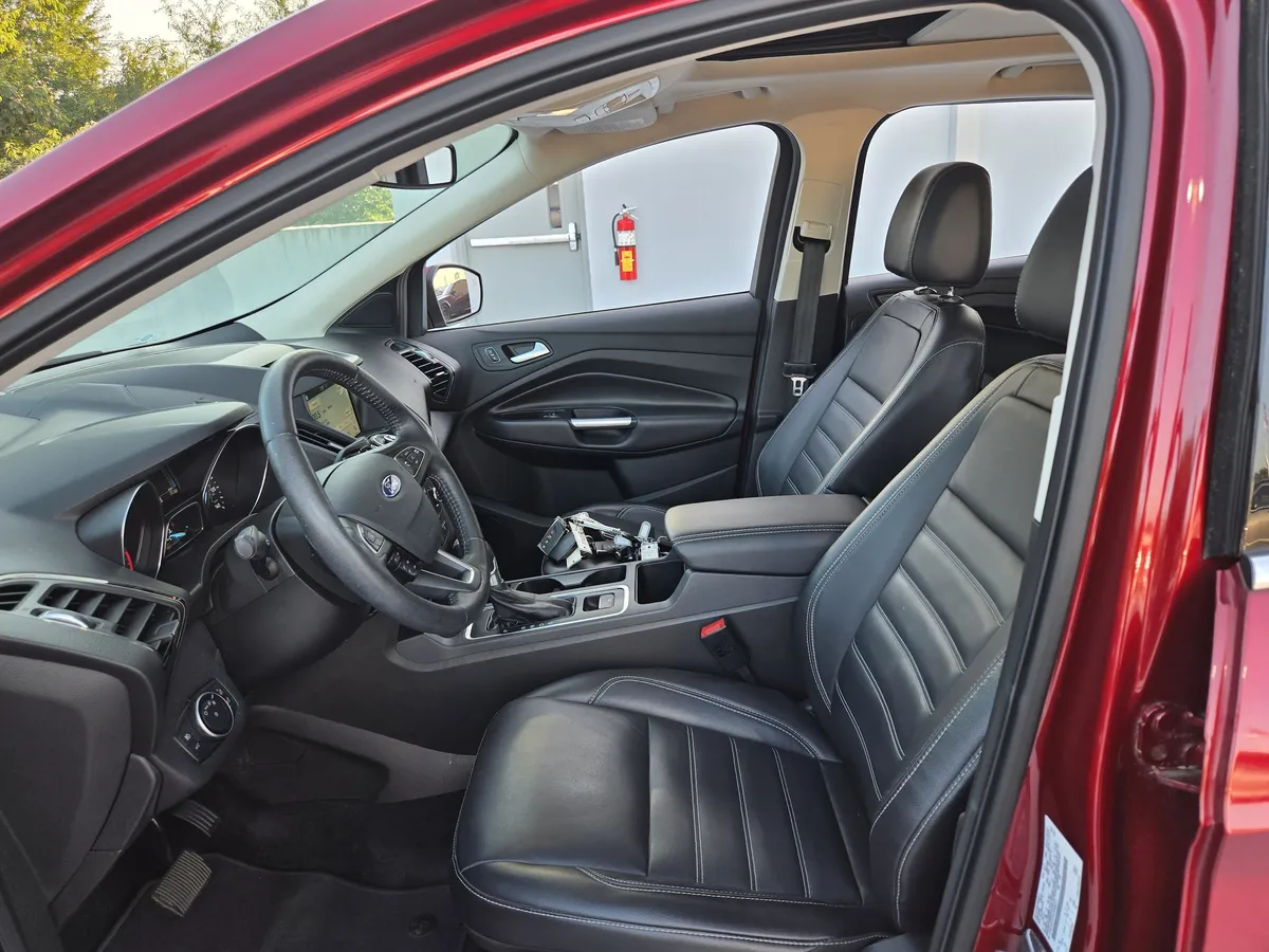 2017 Ford Escape Titanium thumbnail 17