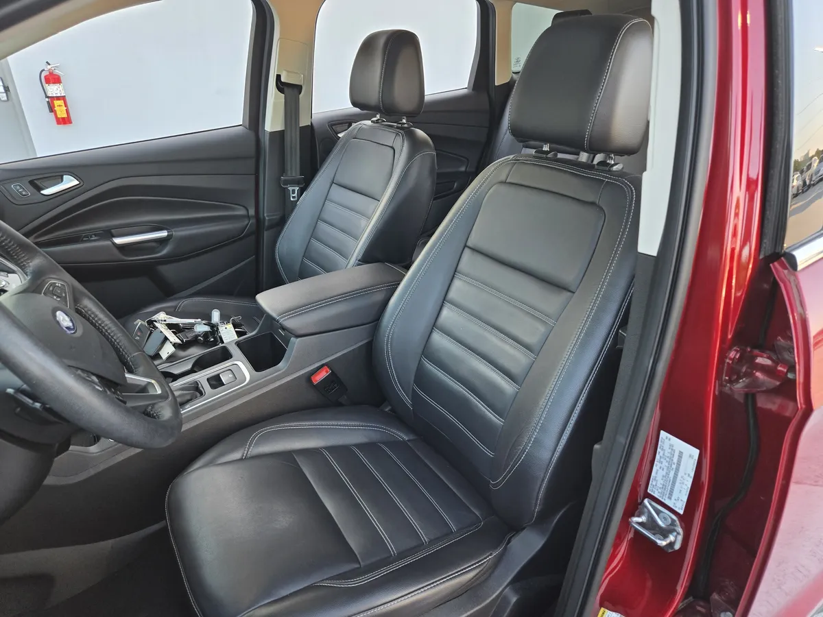 2017 Ford Escape Titanium thumbnail 18
