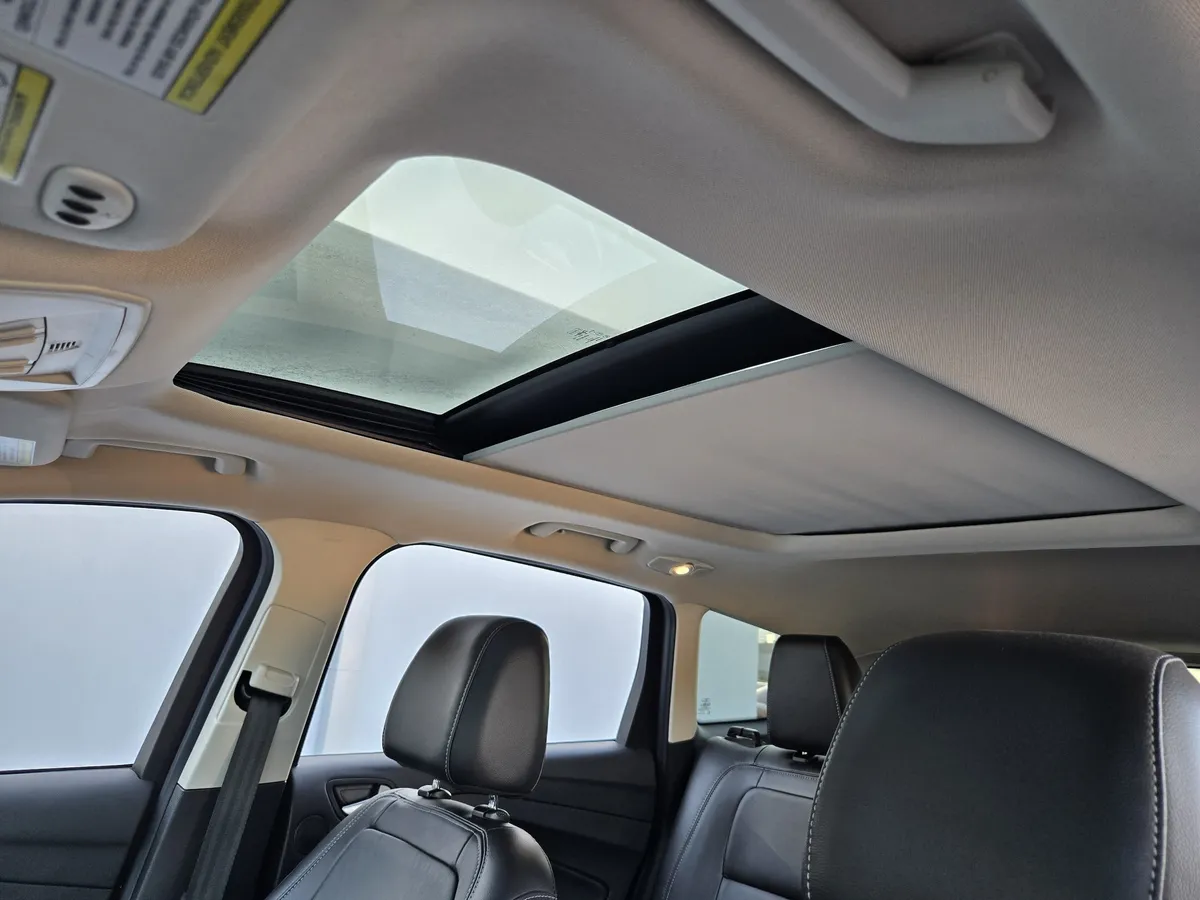 2017 Ford Escape Titanium thumbnail 19