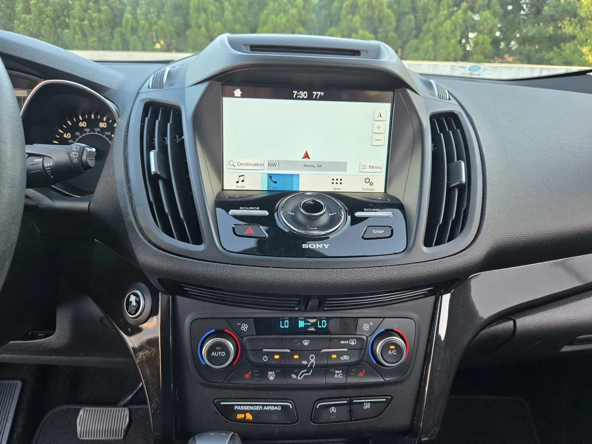 2017 Ford Escape Titanium thumbnail 23