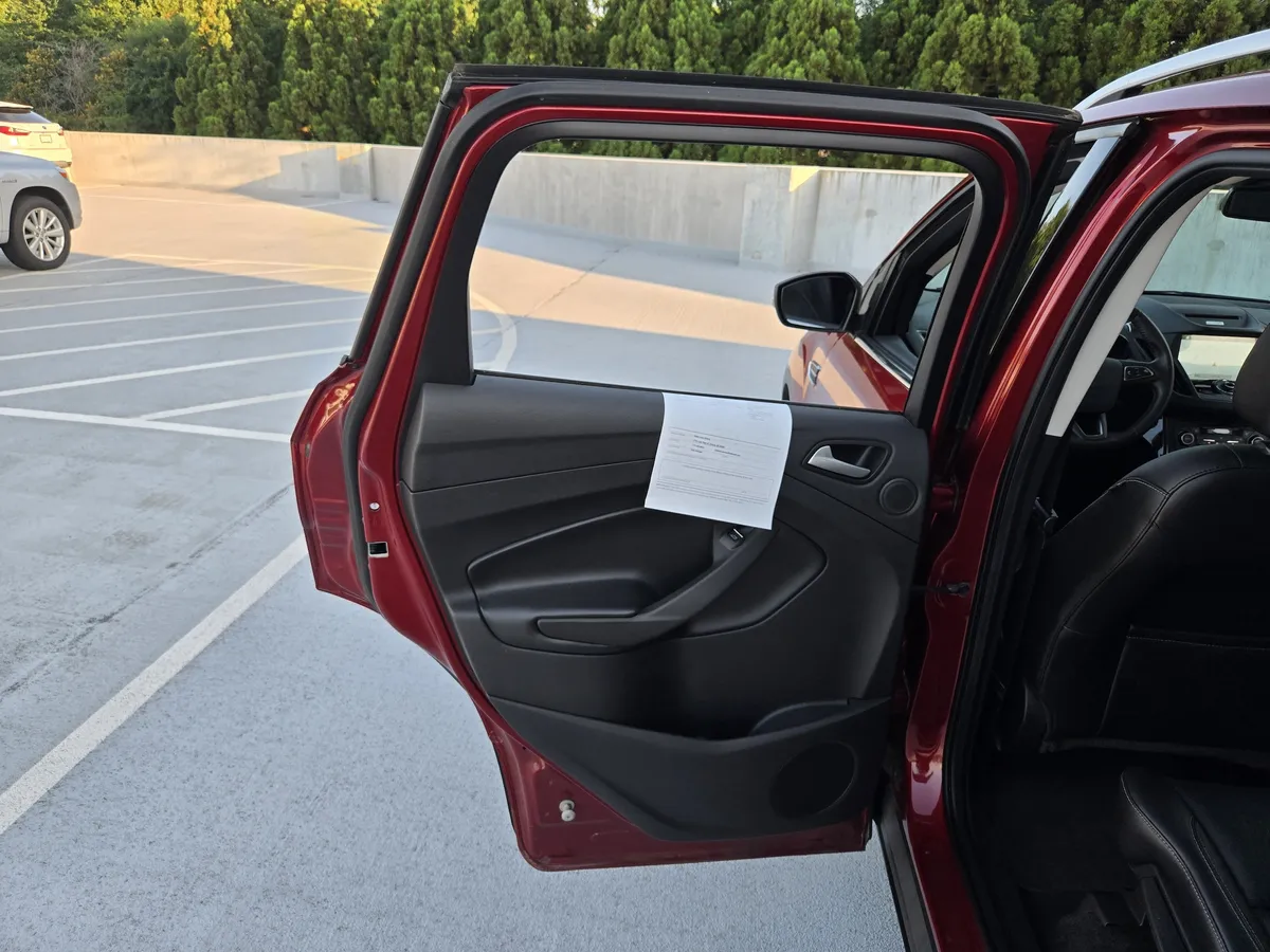 2017 Ford Escape Titanium thumbnail 25