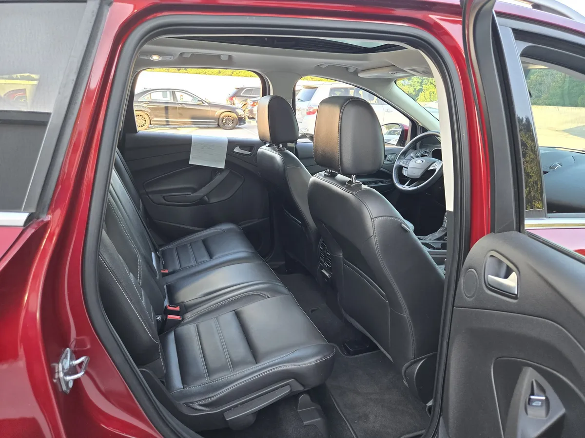 2017 Ford Escape Titanium thumbnail 30