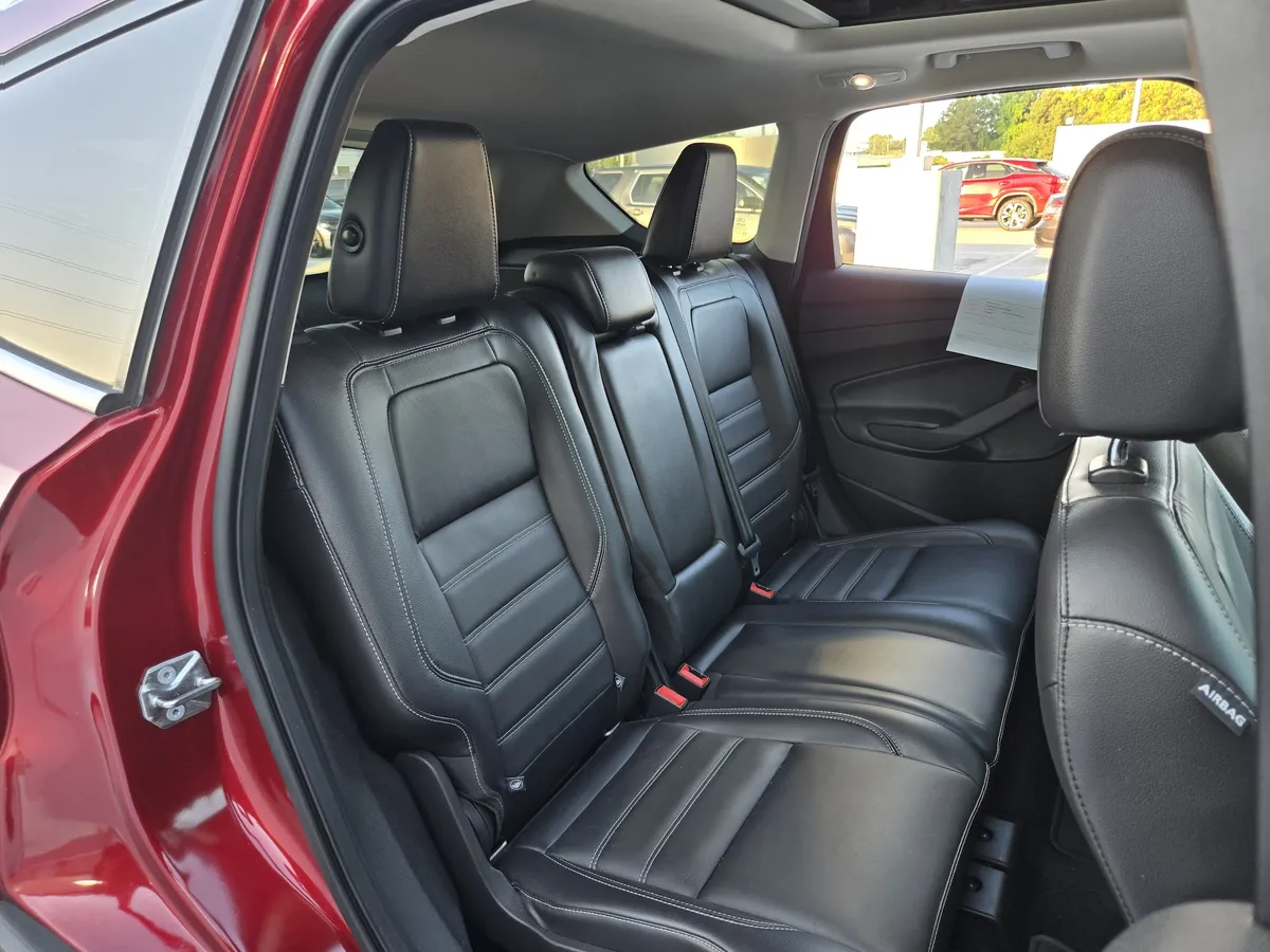 2017 Ford Escape Titanium thumbnail 31