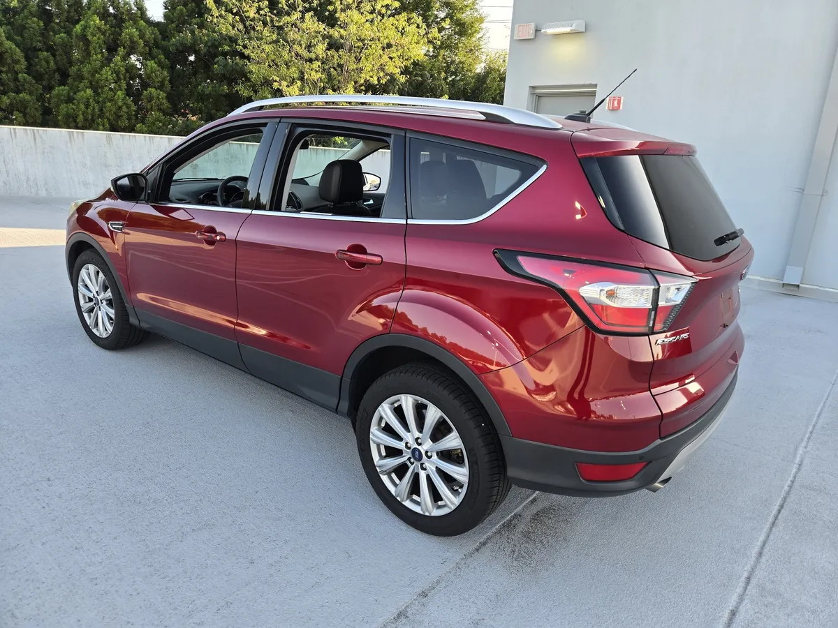 2017 Ford Escape Titanium thumbnail 4