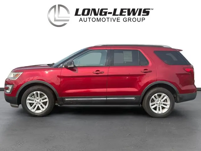 2017 Ford Explorer XLT thumbnail 2