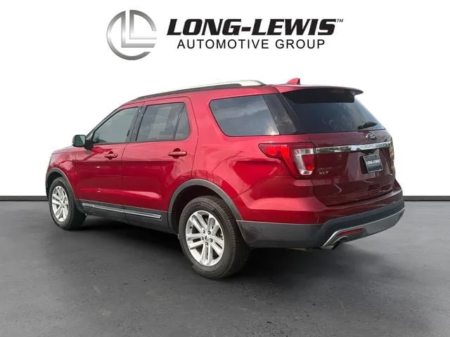 2017 Ford Explorer XLT thumbnail 3