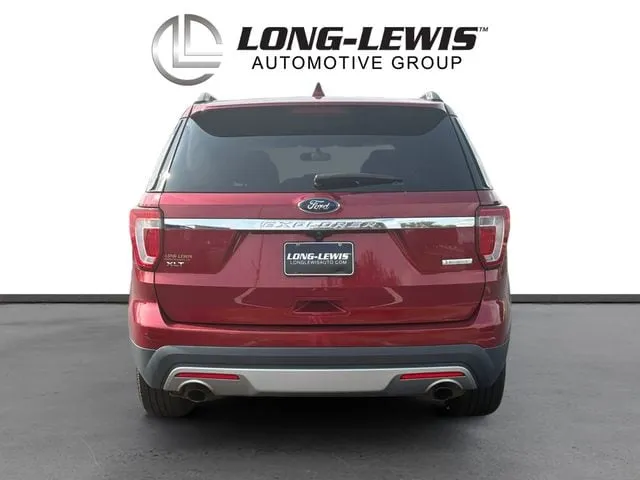 2017 Ford Explorer XLT thumbnail 4