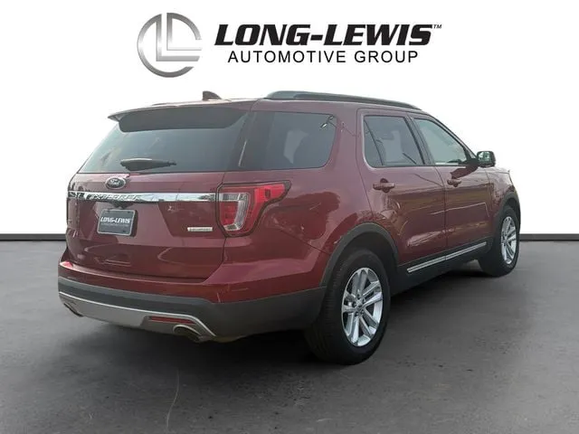 2017 Ford Explorer XLT thumbnail 5