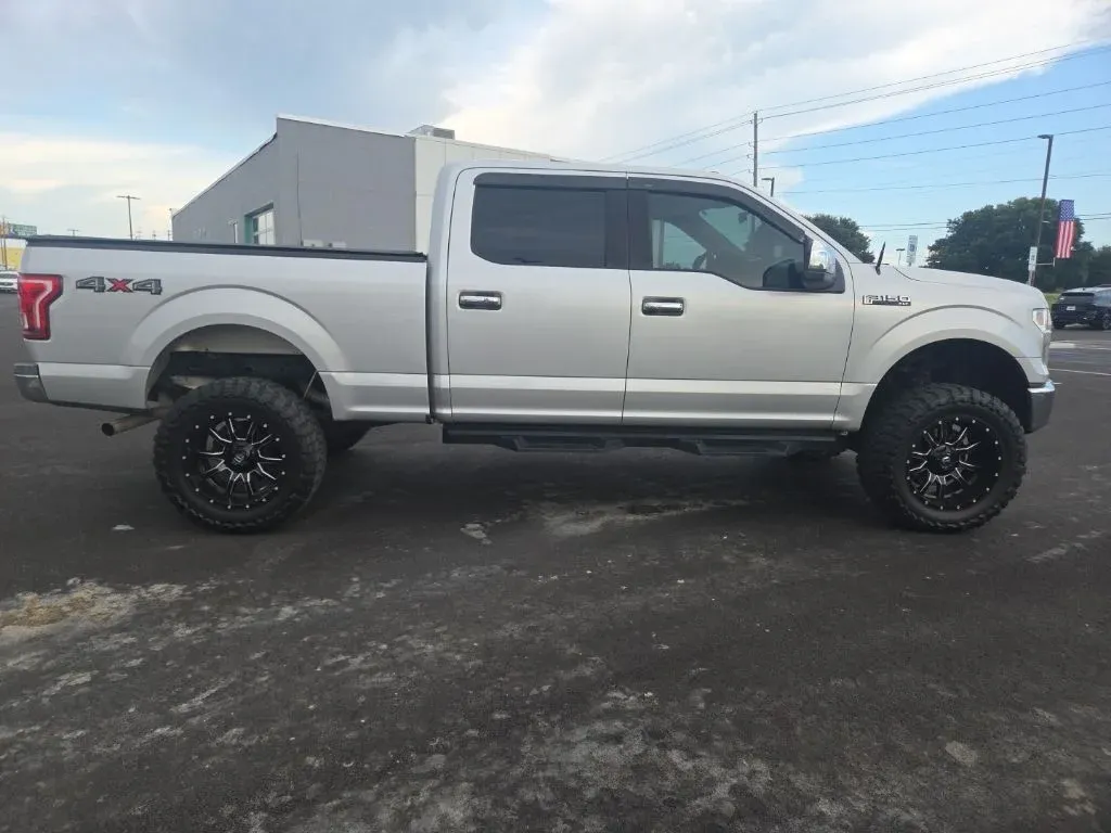 2017 Ford F-150 XLT thumbnail 13