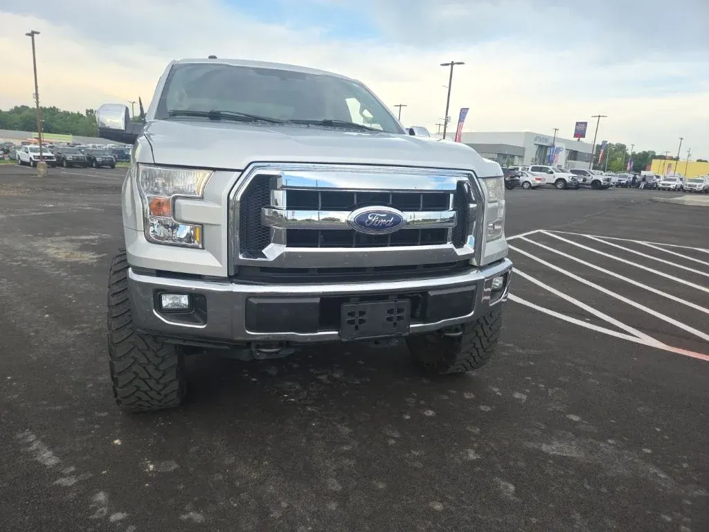 2017 Ford F-150 XLT thumbnail 2