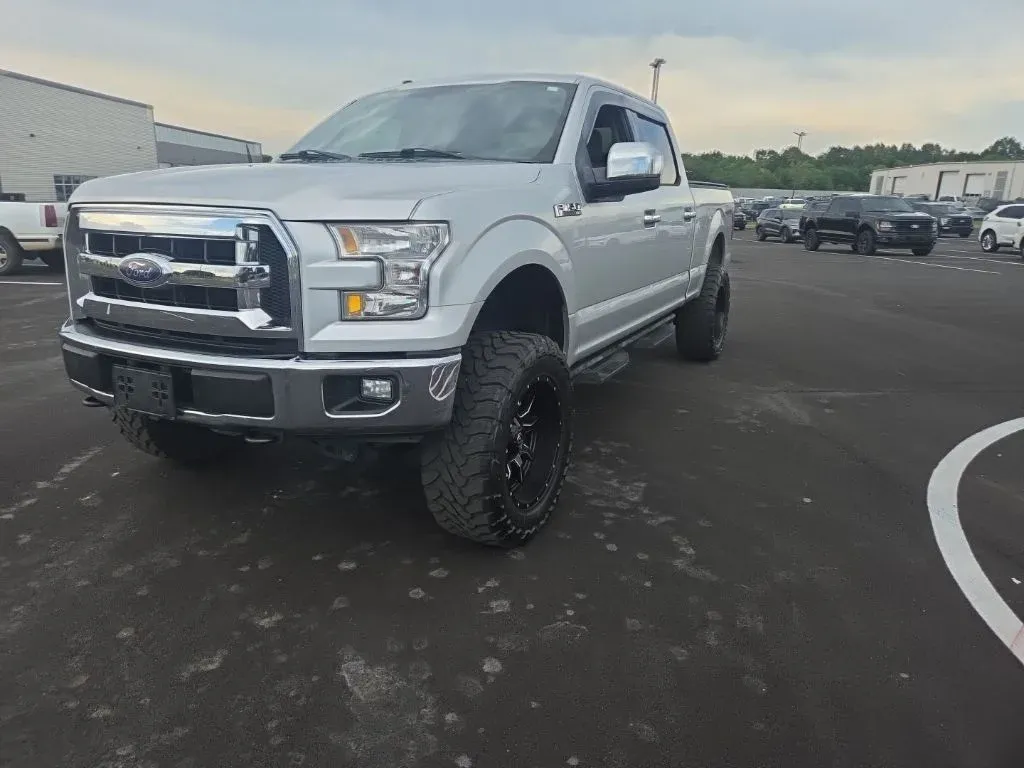 2017 Ford F-150 XLT thumbnail 3